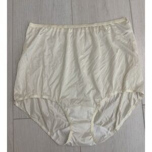 Shadowline Panties Vintage Full Brief Seamless Smooth Nylon Size 9‎ Ivory